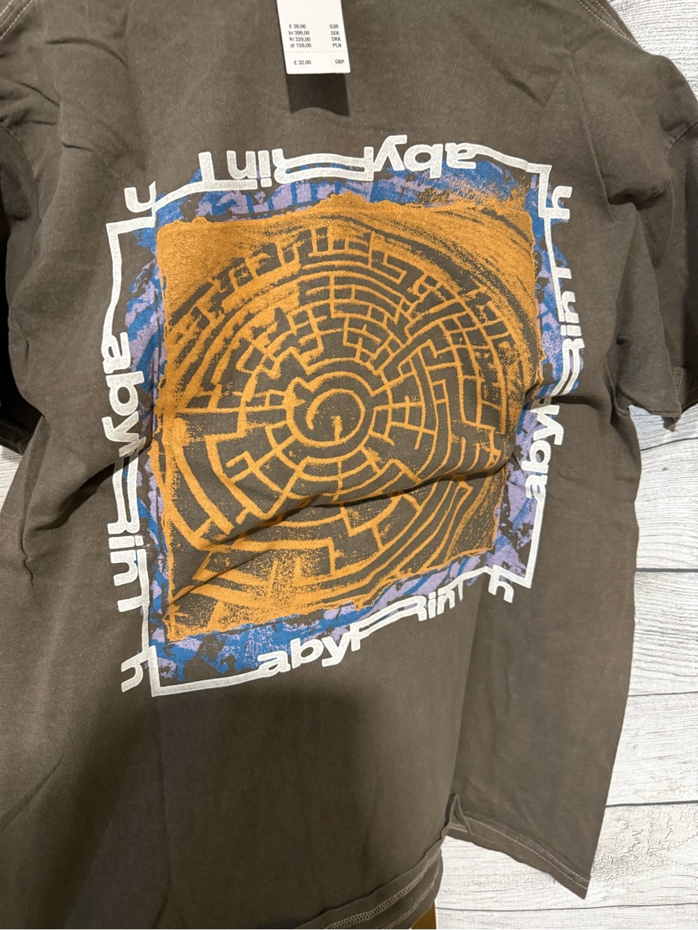 Urban outfitters brown maze tee size small